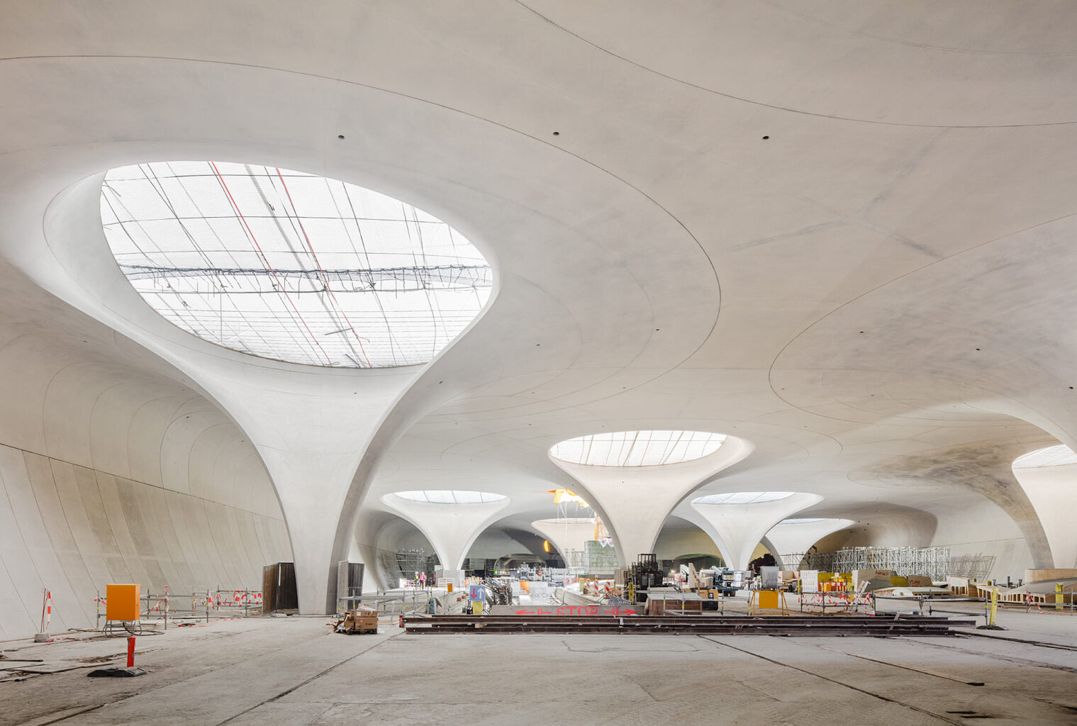 Stuttgart Main Station – Hg Esch